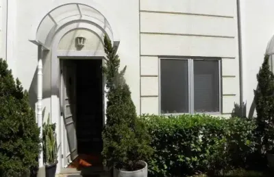 Sobrado a venda em condominio villas de sao francisco.