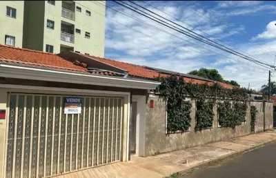 Espetacular residencia com infraestrutura completa e design moderno