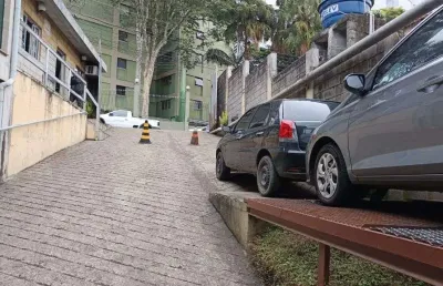Galpao com salas comerciais no jaguare sao paulo com 400 mts2. de area construida e 530 mts2. de terreno.