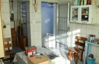 Exelente casa , muito bem localizada ao lado da autonomistas , acm e forum