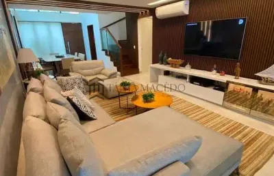 Bângalo à venda, com 177 m2, 5 dormitórios sendo 3 suítes, 1 quarto feito escritório pode reverter)