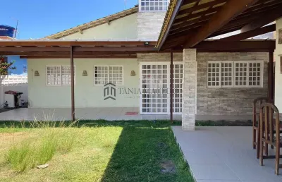 Casa à venda com 250m², 4 suítes, área gourmet, sala ampla, área de serviço, dependência completa,