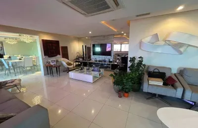 Apartamento à venda com 200m², sala 3 amb, wc social, 4 quartos sendo 3 suítes, área de serviço, de
