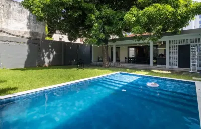 Casa à venda com 333m² de área construída, 4 dormitórios, suítes, porteira fechada, piscina, 5 vaga