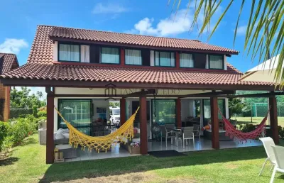 Casa à venda com 191,69m², com dois pavimentos, 4 dormitórios, sendo 2 suítes, wc social, 2 vagas,