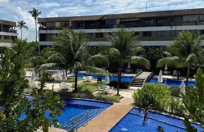Flat à venda com 60m²,  com mobília, varanda gourmet, sala, com vista para as piscinas,  muro alto,