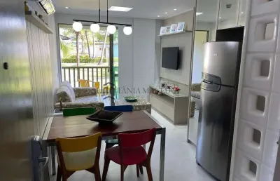 Flat à venda com 46m², varanda, quarto, sala, cozinha, com vista para as piscinas e próximo à praia