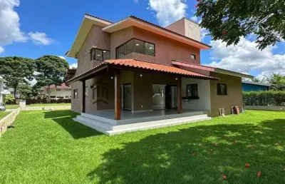 Casa tulipa à venda 228m², 4 dormitórios, sendo 4 suítes e 1 master, varanda, aldeia, pe