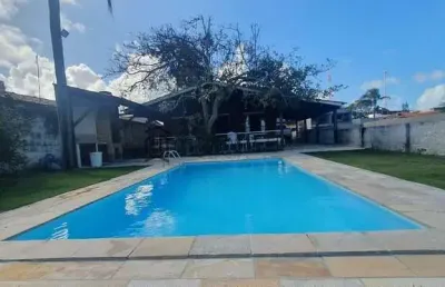 Casa à venda com 160m2, 03 dormitórios sendo 01 suíte, área ampla com varanda, enseada de serrambi,