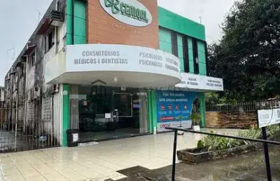 Prédio comercial, em localização privilegiada, 7 salas comerciais no terreo e 2 apt 150m² no 1ª and