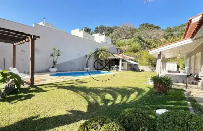 Casa térrea em condomínio fechado, 3 suítes, 4 vagas, 270m²