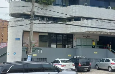 Vendo loja em centro comercial no rio vermelho de 320 mil por 260 mil