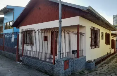 Casa com 4 quartos à venda na Próximo A Droga Raia, Nossa Senhora de Lourdes, Caxias do Sul
