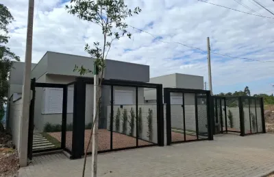 Casa germinada nova pronta para morar em excelente localização