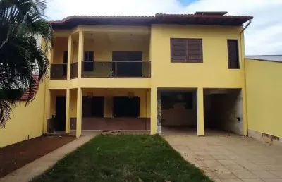 Casa no centro de ipatinga, excelente vizinhança, quintal. 4 vgs garagem. região de ipatinga