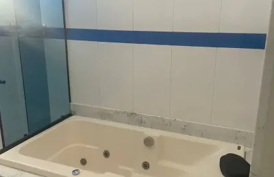 Apartamento bairro veneza, perto do centro, excelente localização. banheira de hidro dupla. comercio próximo. região de ipatinga.