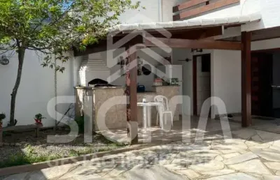 Casa com 5 quartos à venda na rua alcindo azevedo brandão, 32, centro, macaé por r$ 980.000