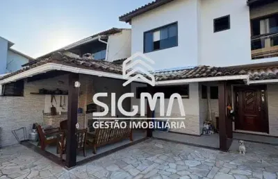 Casa em condomínio fechado com 4 quartos à venda na alameda do bosque, 220, granja dos cavaleiros, macaé por r$ 990.000