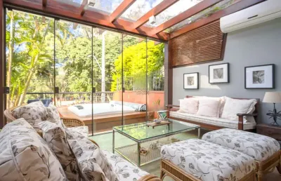Casa em condomínio fechado com 4 quartos à venda na rua ênio andrade, 320, três figueiras, porto alegre por r$ 8.900.000