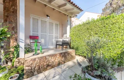 Casa em condomínio fechado com 4 quartos à venda na rua elias bothome, 118, jardim planalto, porto alegre por r$ 990.000