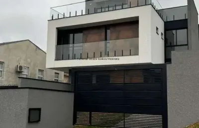 Sobrado novo com 3 dormitórios no bairro uberaba - acabamento alto padrão