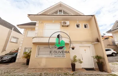 Sobrado triplex em condomínio no santa felicidade, com 170,00m² de ára útil;