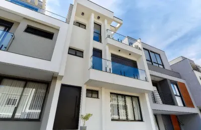 Sobrado de 4 pavimentos no condomínio boulevard provence - bairro pinheirinho;