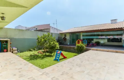 Sobrado com 252,00m² + edícula em terreno com 330,00m² no sítio cercado!