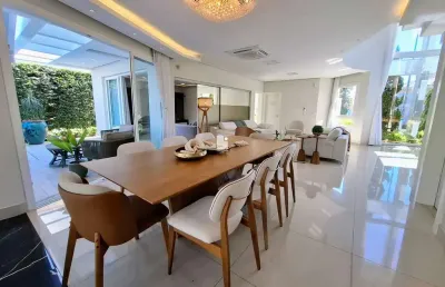Casa em condomínio fechado com 4 quartos à venda na avenida dos dourados, --, jurerê internacional, florianópolis por r$ 8.200.000