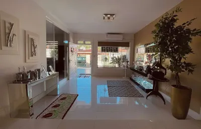 Casa com 3 quartos à venda na rua itamirim, --, parque são jorge, florianópolis por r$ 1.800.000