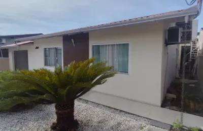 Vendo!!! ampla casa com 3 dormitórios e espaço gourmet  localizada no bairro cordeiros em itajaí