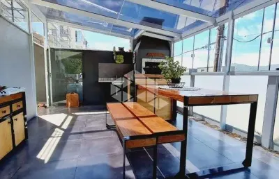Casa com 3 quartos, sendo 3 suítes, piscina no córrego grande!