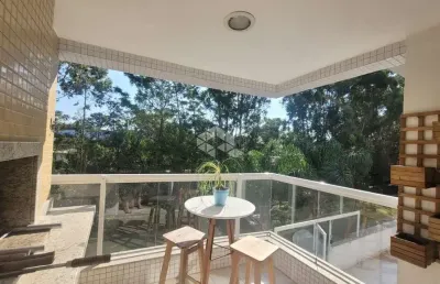 Apartamento de 3 quartos, sendo 1 suíte, sacada com churrasqueira a carvão no itacorubi.