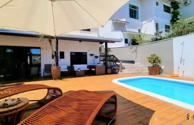 Casa em condomínio fechado com 4 quartos à venda na avenida das arapongas, 455, ariribá, balneário camboriú por r$ 4.190.000