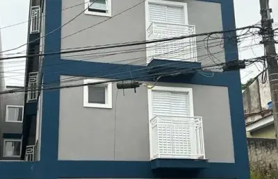 Apartamento pequeno 1 dormitório grande, e elevador.