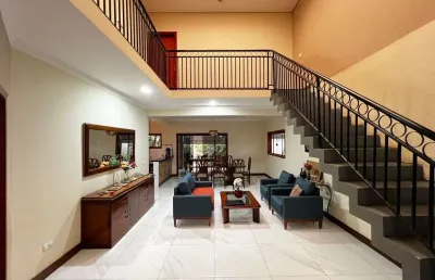 Oportunidade! casa com 3 dormitórios, sendo 1 suíte com closet - central parque