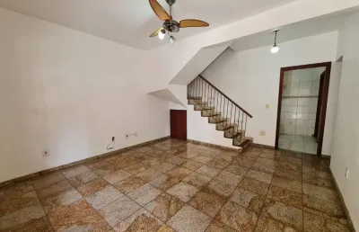 Excelente casa dúplex de 3 quartos no tanque com piscina e churrasqueira