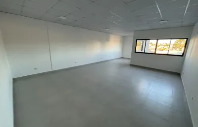 Sala comercial com 1 sala para alugar na Rua Miguel Bertolino Pizatto, 1115, Iguaçu, Araucária