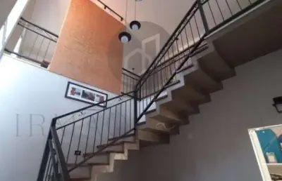 Casa com 3 quartos à venda na rua teodomiro barbosa filho, 30, loteamento residencial tiradentes, poços de caldas, 220 m2 por r$ 750.000