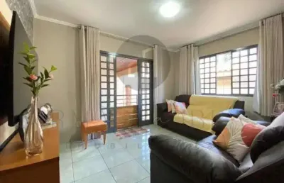 Casa com 4 quartos à venda na rua professora wanda milani, 96, jardim country club, poços de caldas, 140 m2 por r$ 800.000
