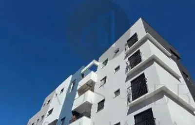 Apartamento com quintal e 2 vagas de garagem a 2 minutos do centro