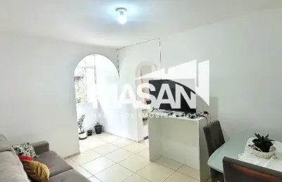 Apartamento 2 quartos, armários, dependência, condomínio com portaria 24h!