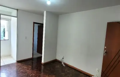 Apartamento um quarto e sala, varanda, garagem, condomínio com portaria 24!