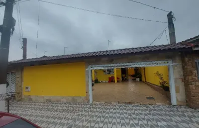 Excelente casa, ampla, bem localizada, perto da praia