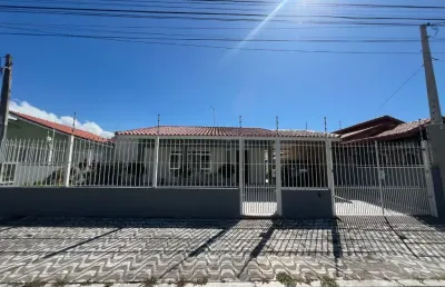 Linda casa perto da praia, bairro florida com piscina