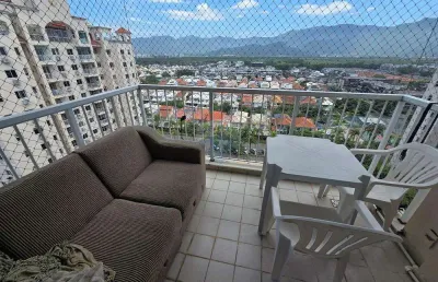 Apto 02 quartos, andar alto na avenida das américas (condomínio com infra)