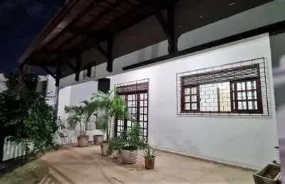 Procurando casa para residência ou ponto comercial com localização espetacular em candelária?!