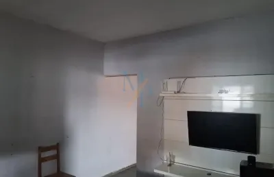 Casa com lavanderia e quintal nos fundos - próximos de comércios - oportunidade  no bairro santa maria