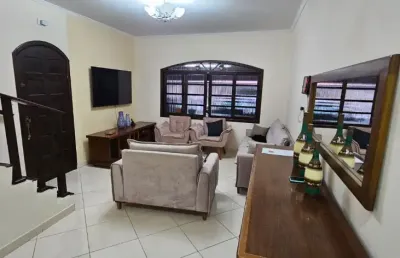 Linda casa com sacada e edícula - ótima localização, próximo a praças, restaurantes - jardim satélite - zona sul de sjc