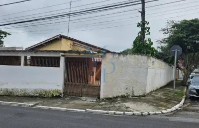 Casa com edícula em ótima localização no bairro monte castelo - próximo a loja havan e a av. pres. juscelino kubitschek